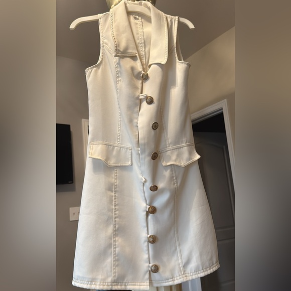 Stylish White Button-Up Dress - Picture 1 of 3
